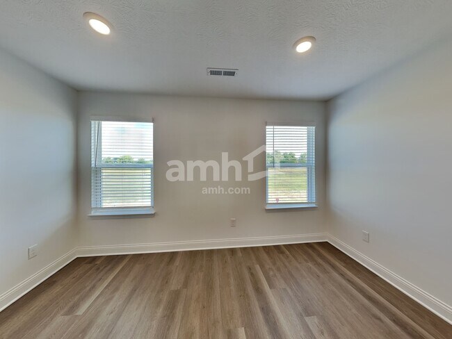 Building Photo - 9184 Henley Ave
