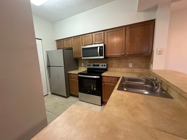 Building Photo - Second Floor 1/1 in Gated Palm Beach Gardens Community