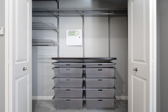 Building Photo - 2bd/2.5ba Seattle Townhome