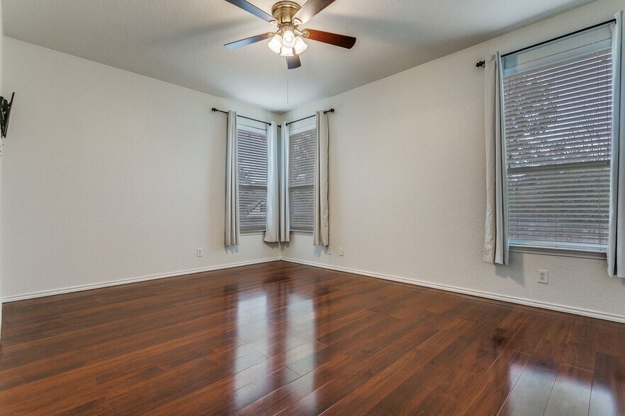 Building Photo - 705 Hightrail