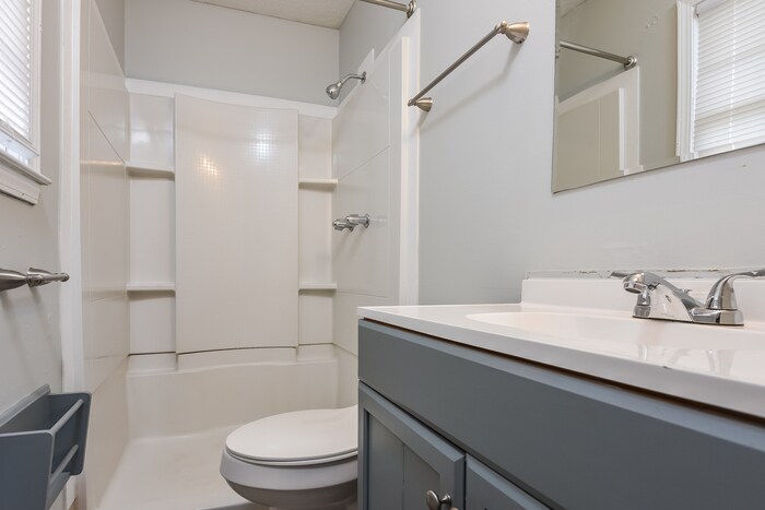 Building Photo - 2104 Hillbeck Dr