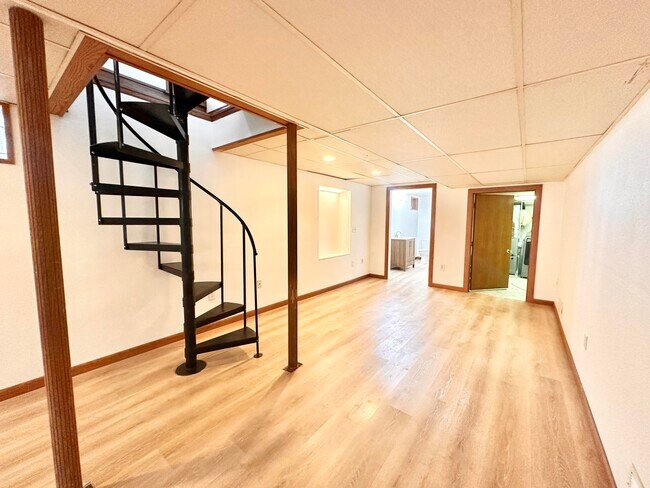 Building Photo - 7705 W Rogers St