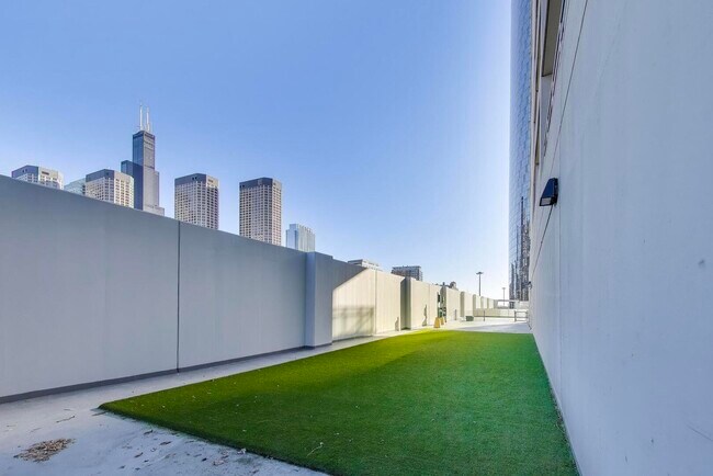 Building Photo - 737 W Washington Blvd