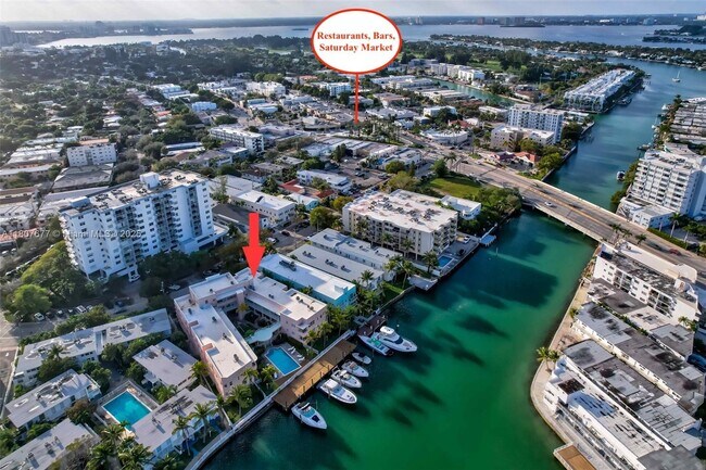 Building Photo - 6881 Bay Dr
