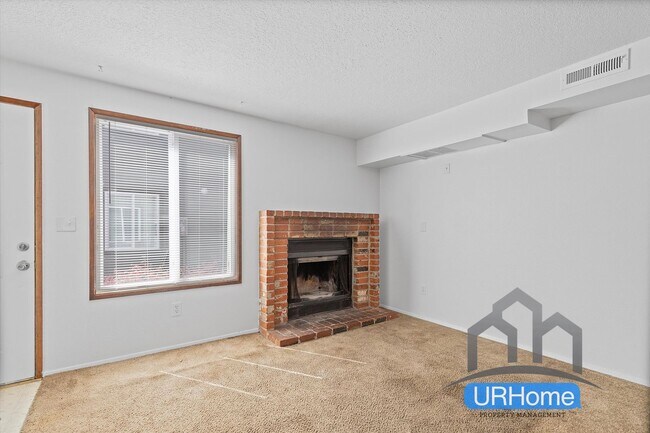 Building Photo - First Month FREE! Spacious 2BD/1.5BA Townhome in SE Portland - Move-In Ready