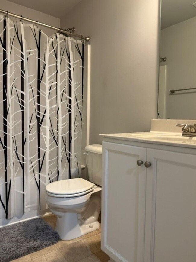 Building Photo - Cute 3 Bedroom Home Nestled in the back of the cul-de-sac