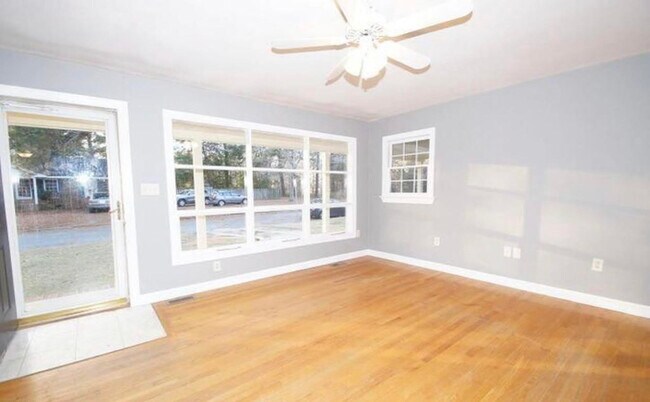 Building Photo - 212 N Eastern St