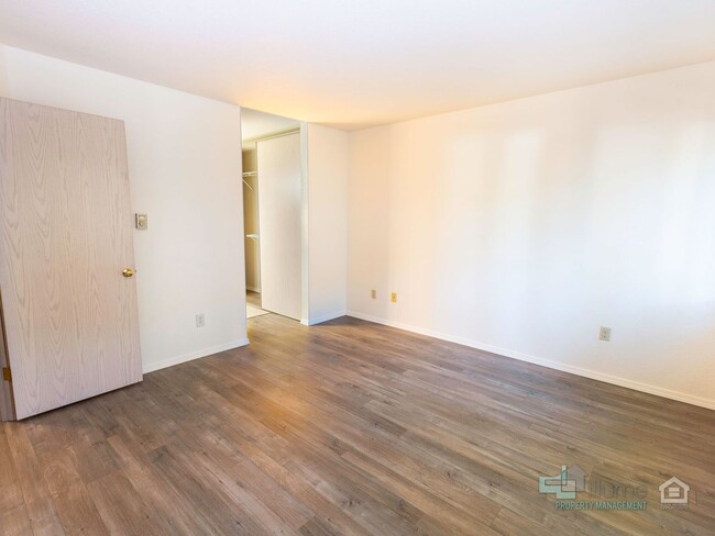 Building Photo - Charming 2 bedroom, 2 bathroom condo locat...