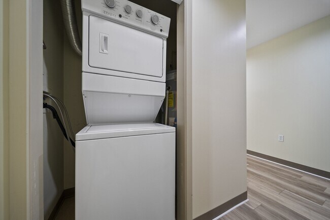 Building Photo - 24 Cobblestone Ln