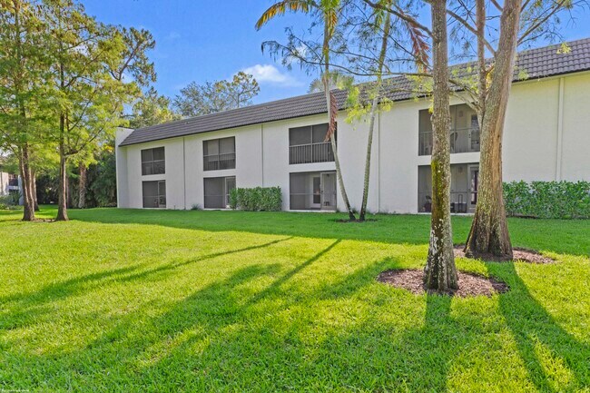 Building Photo - 711 Forest Club Dr