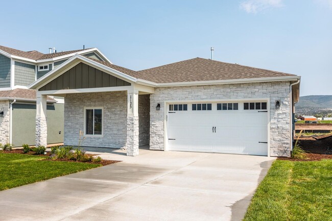 Building Photo - Light and Bright Brookside Home in Heber City