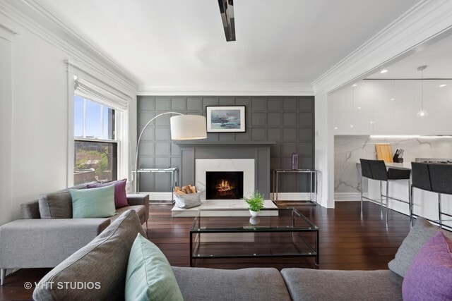 Building Photo - 556 W Roscoe St