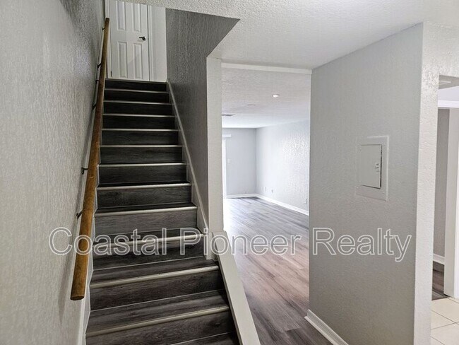 Building Photo - 7549 Abonado Rd