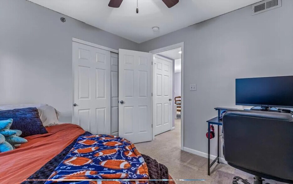 Building Photo - 9740 Bexley Station Dr