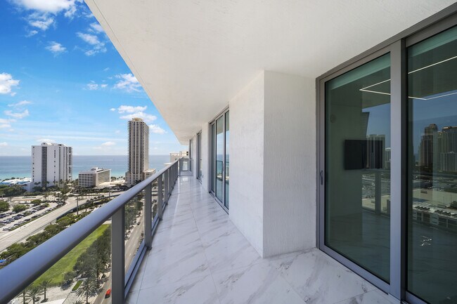 Building Photo - 300 Sunny Isles Blvd