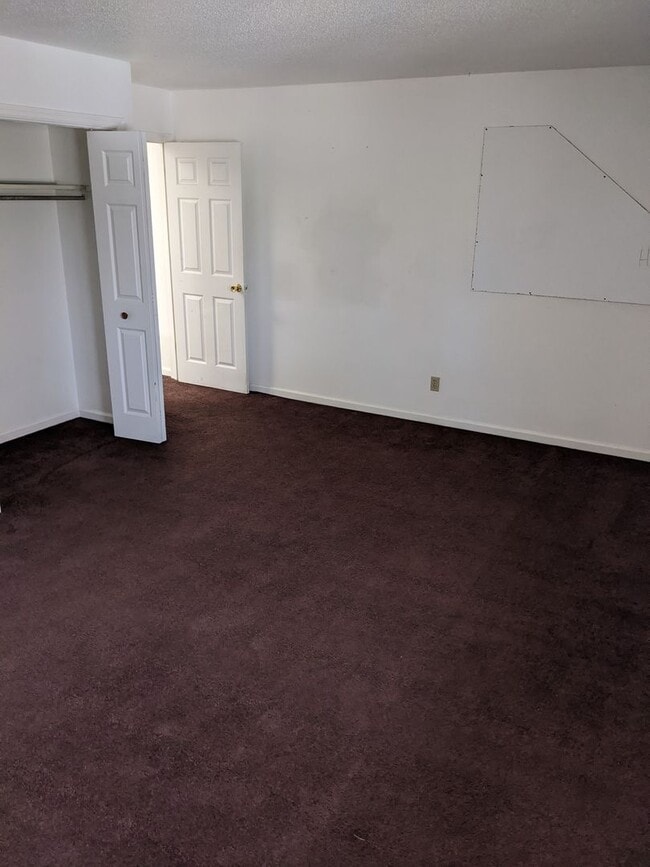 Building Photo - 1709 E Willow Ct