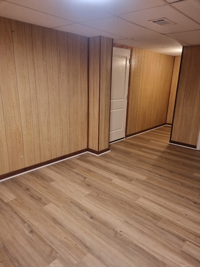 Building Photo - 2110 Hinton Dr