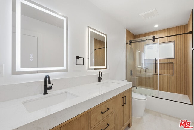 Building Photo - 3431 Edgehill Dr