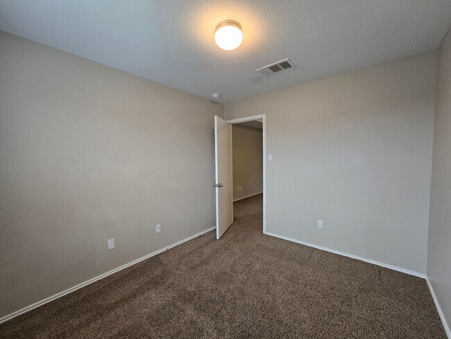 Building Photo - 5302 Lyra Dr