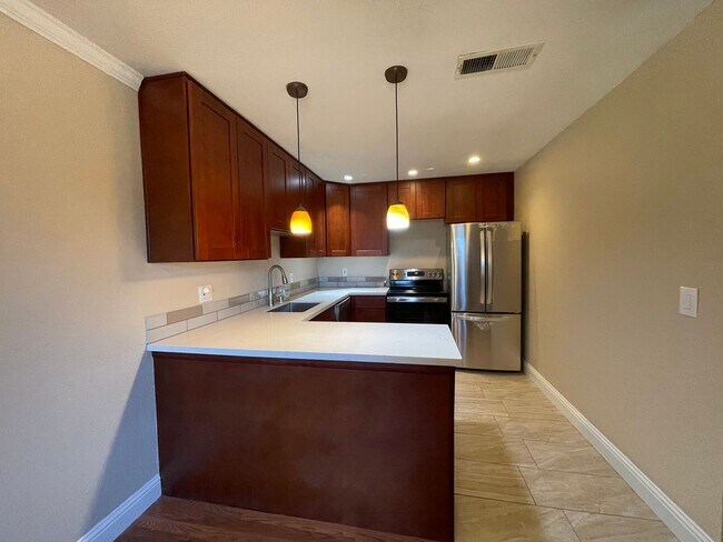 Building Photo - Wonderful 3 Bedroom with 2 Bath Downstairs Unit.