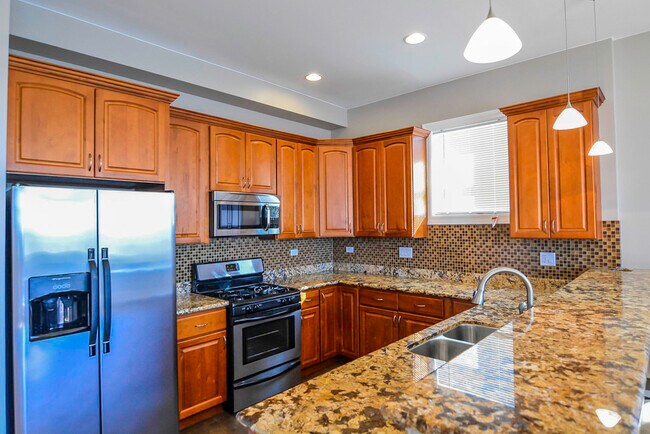 Building Photo - 4006 N Kilbourn Ave