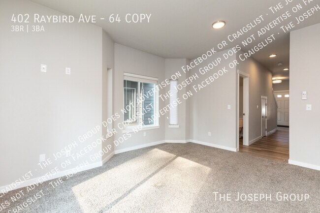 Building Photo - 402 Raybird Ave