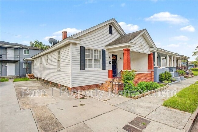 Building Photo - 633 W 35th St