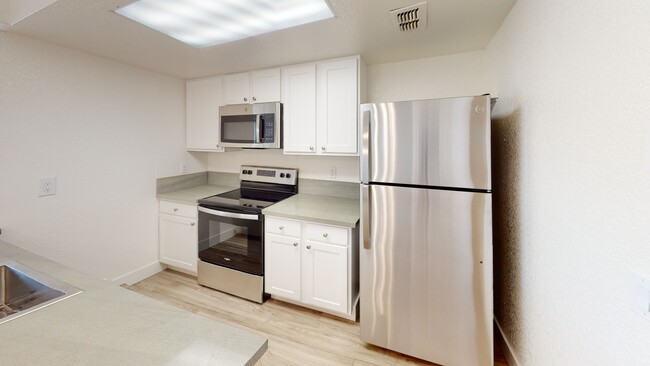 Kitchen - Copper Hill Apartments