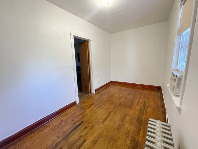 Building Photo - 2642 N Springfield Ave