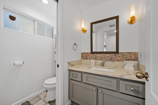 Building Photo - 620 Holbrook Ct