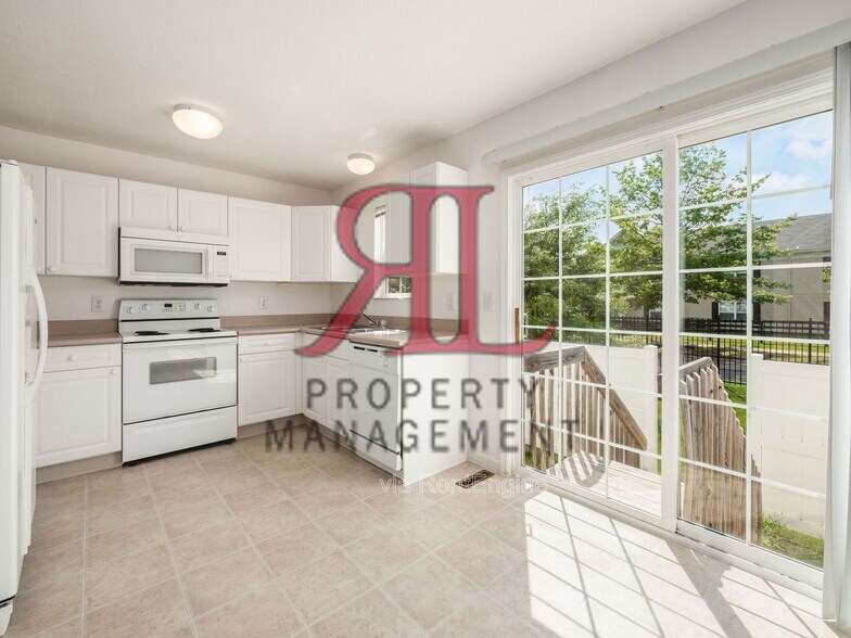 Building Photo - 8199 Deering Oaks Dr