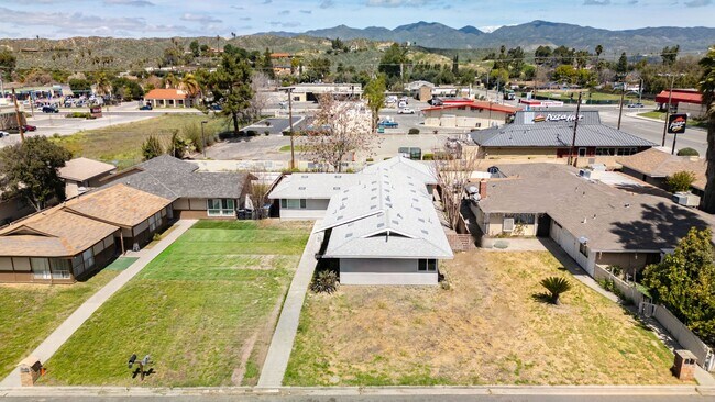 Building Photo - HALF OFF 1ST MONTH RENT- 2 Bedroom/ 2 bath...