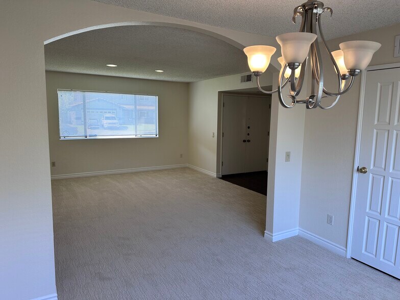 Building Photo - 3218 Tannencrest Dr