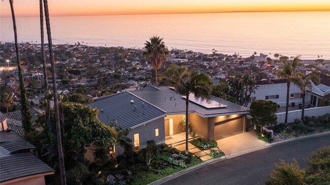 Building Photo - 1060 Skyline Dr