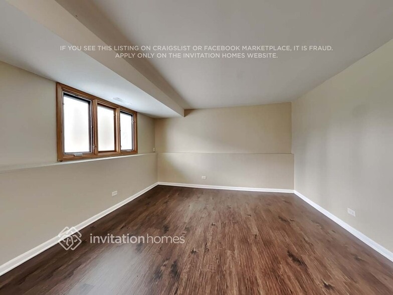 Building Photo - 1550 E Anderson Dr