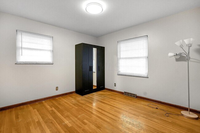 Building Photo - 4959 Woodbriar Pl