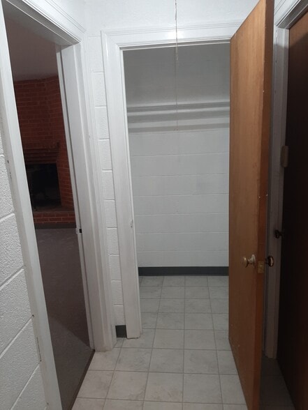 Closet - 1701 Rugby Ave