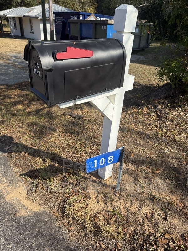 Building Photo - 108 Moore St