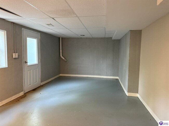 Building Photo - 608 Birch Dr.