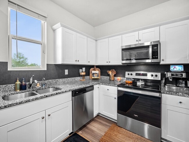 Building Photo - 5484 Rue Girard