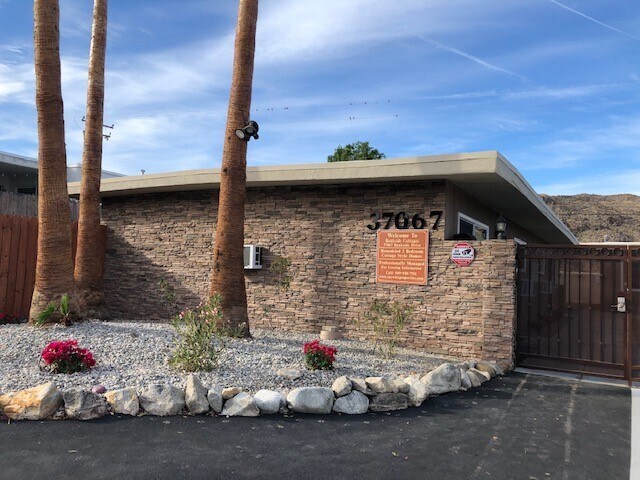 Building Photo - 37067 Bankside Dr