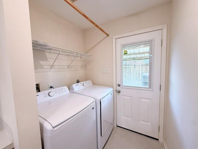 Building Photo - 5328 Tallowpine Terrace
