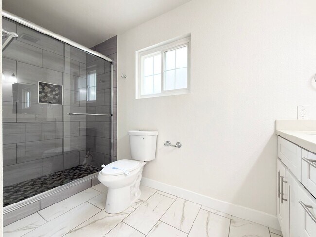 Building Photo - Charming Single Level in Carlsbad!