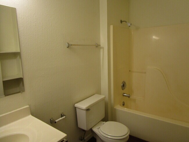Building Photo - 2406 Calder Ct