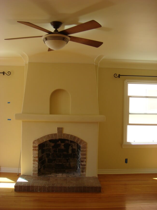 Building Photo - 6087 Cashio St