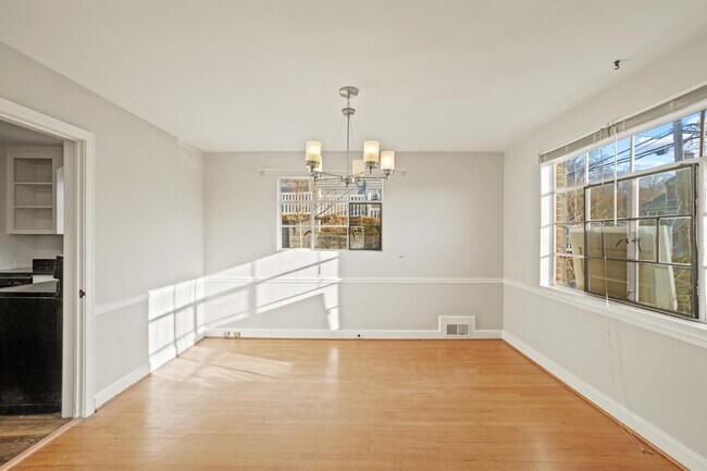 Building Photo - 3100 S Hill St