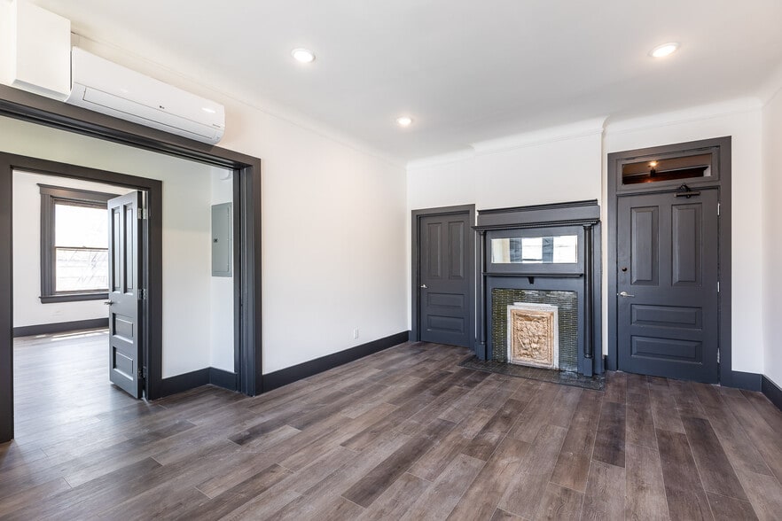 Great room separates bedrooms - 728 E McMillan St