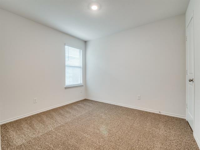 Building Photo - 1001 Whispering Oak Dr