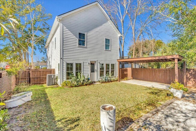 Building Photo - Downtown 4 bedroom home