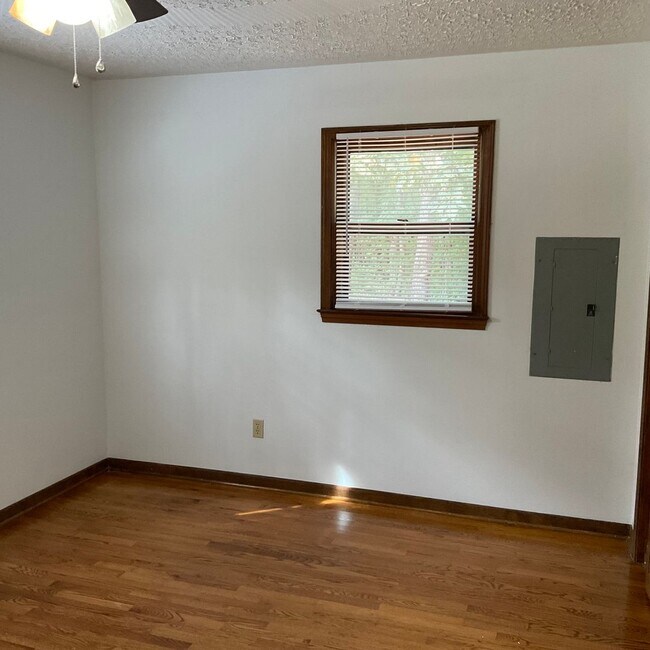 Building Photo - 3892 English Oak Dr